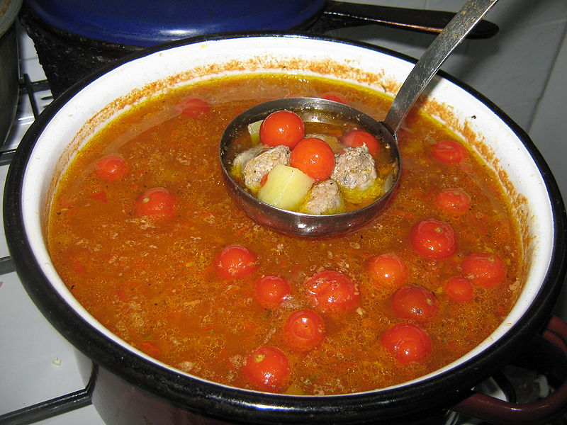 Fisier:Ciorba cu carnati 3.JPG
