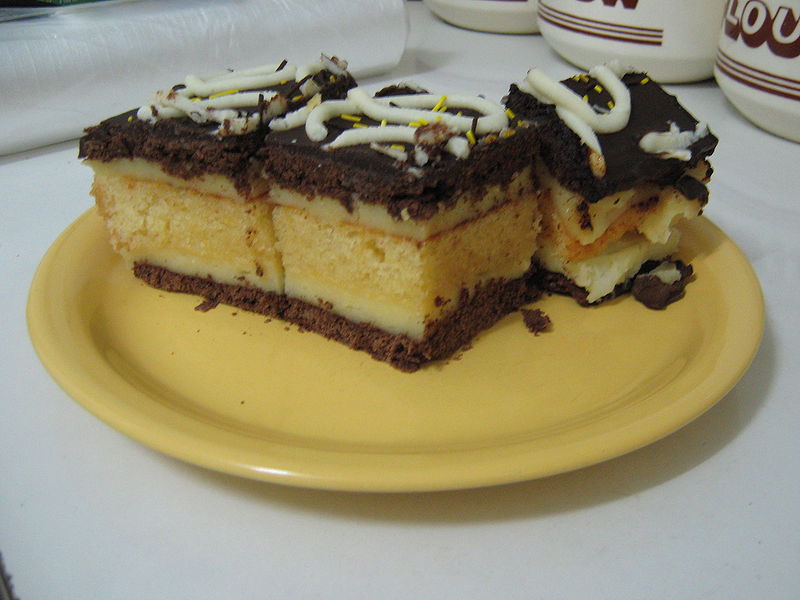 Fisier:Prajitura in doua culori 1.JPG