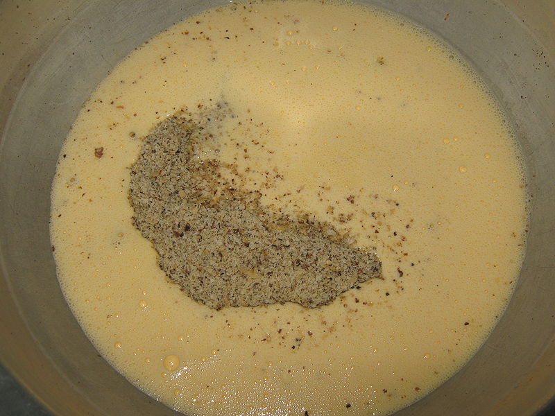 Fisier:Galbenusurile amestecate cu nuca.JPG