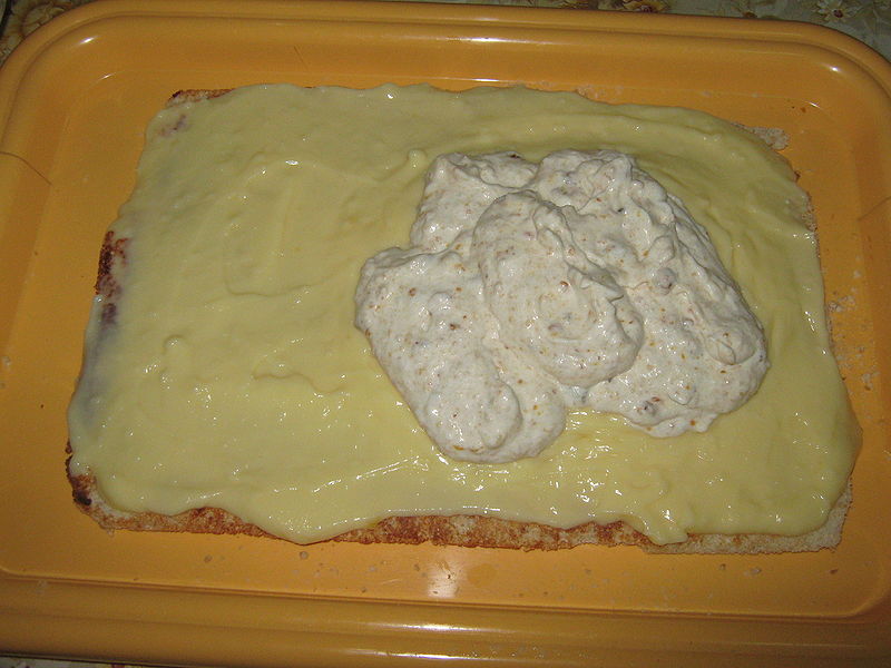 Fisier:Montarea prajiturii.JPG