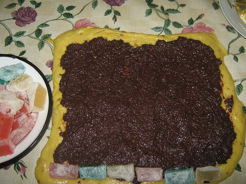 Fisier:Cozonac moldovenesc2.jpg