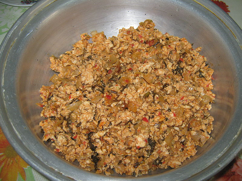 Fisier:Umplutura pusa la racit.JPG