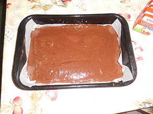 Rulada din pandispan cu cacao si crema ganaj de ciocolata alba