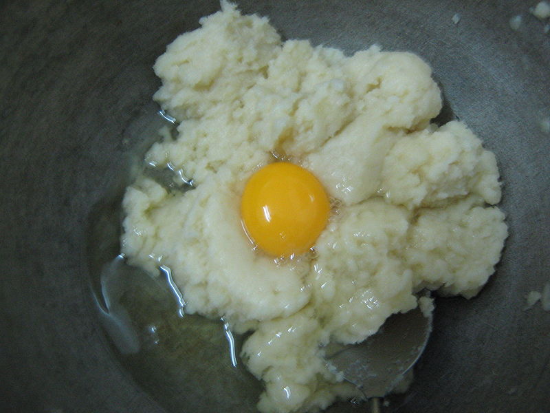 Fisier:Adaugare oua.JPG