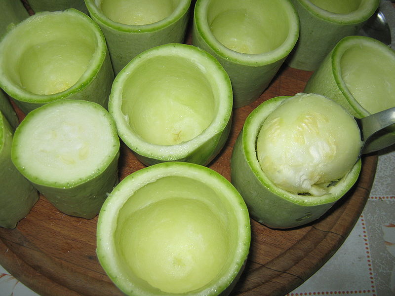 Fisier:Dovlecei umpluti cu carne 1.jpg