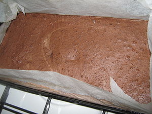 Prajitura cu spuma de ciocolata si glazura de fondant(tip Amandina)