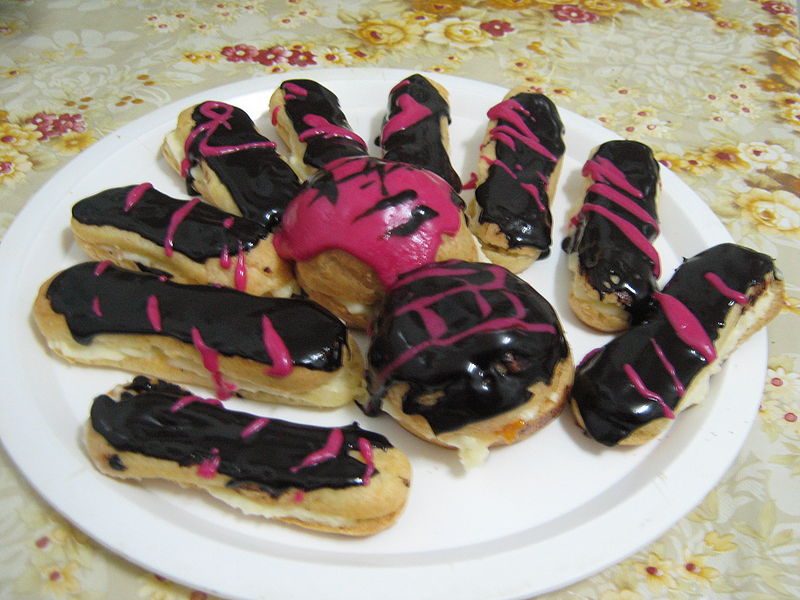 Fisier:Gogosele si eclere.JPG