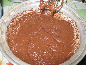 Prajitura Mamitzu cu crema de ciocolata si visine din visinata