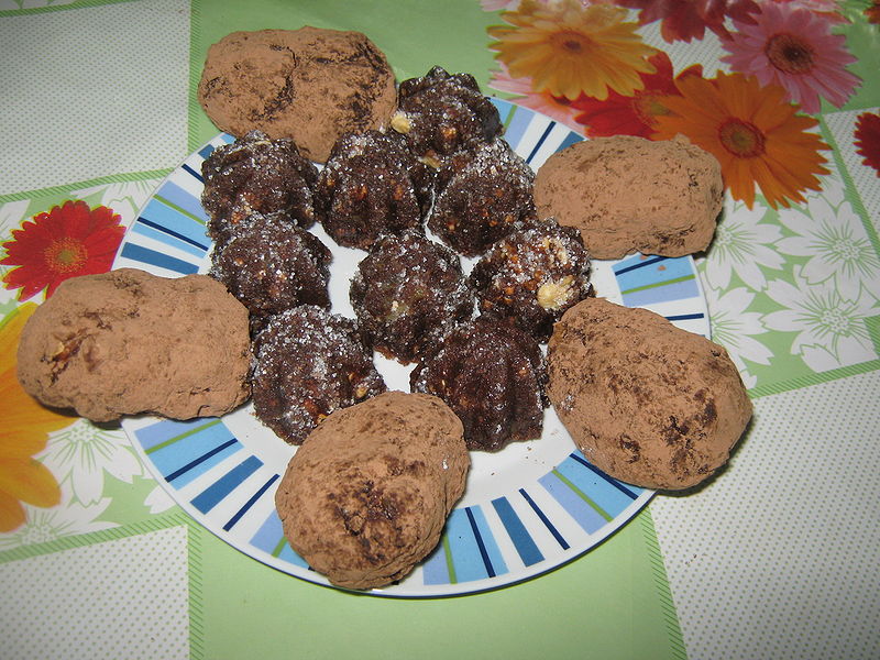 Fisier:Bomboane si cartofi.JPG