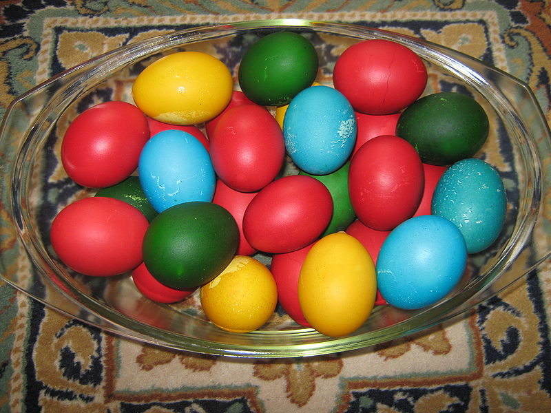 Fisier:Oua vopsite3.jpg