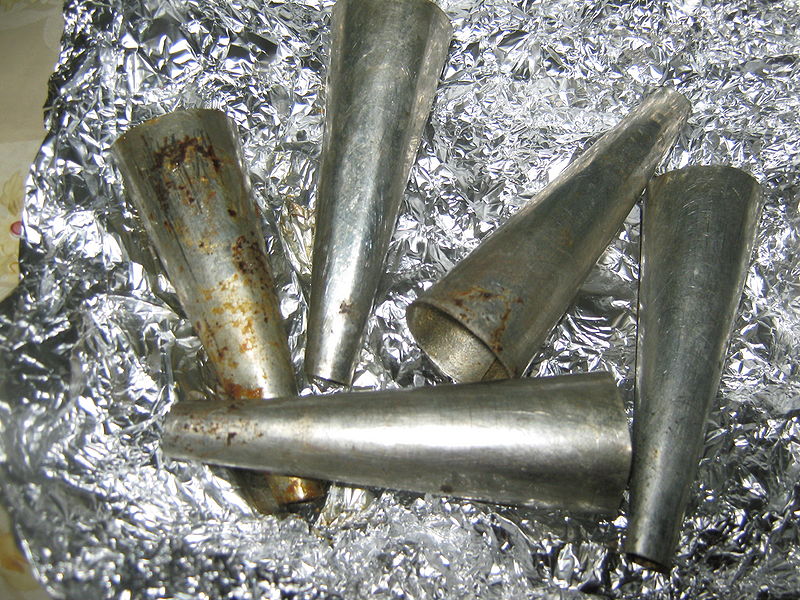 Fisier:Cornetele din metal.JPG