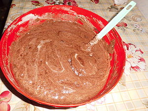 Rulada din pandispan cu cacao si crema ganaj de ciocolata alba