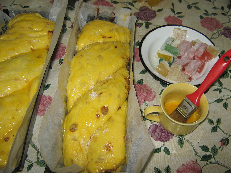 Fisier:Cozonac moldovenesc3.jpg