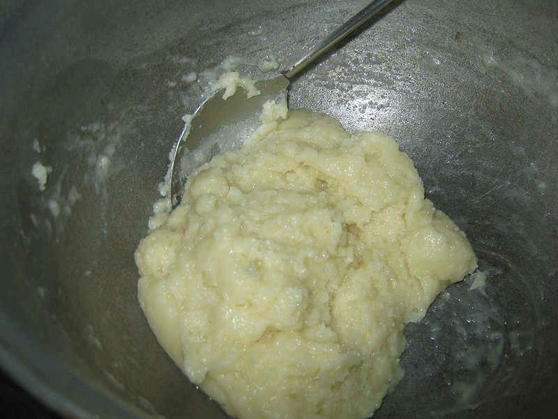 Fisier:Aluatul pus la racit.JPG