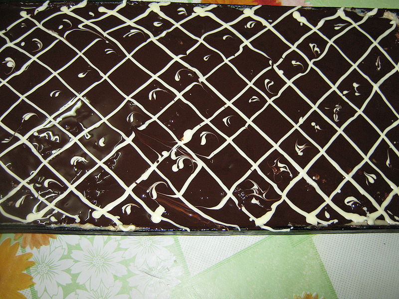 Fisier:Prajitura glazurata cu ciocolata.JPG