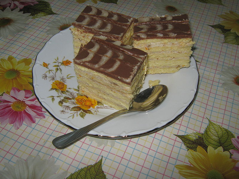 Fisier:Prajitura Alba ca Zapada 2.jpg