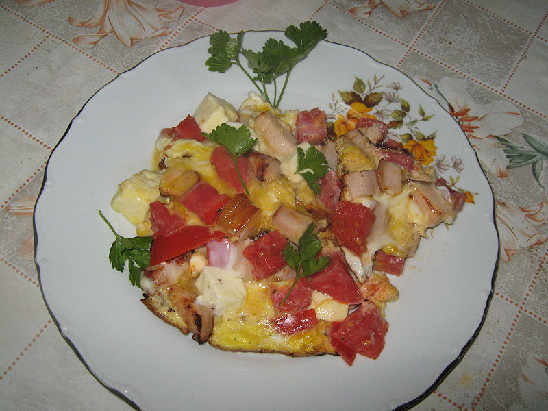 Fisier:Omleta cu sunca presata, branza si rosii.jpg