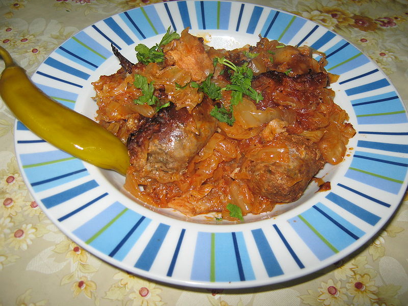 Fisier:Varza calita cu afumatura si carnati.JPG