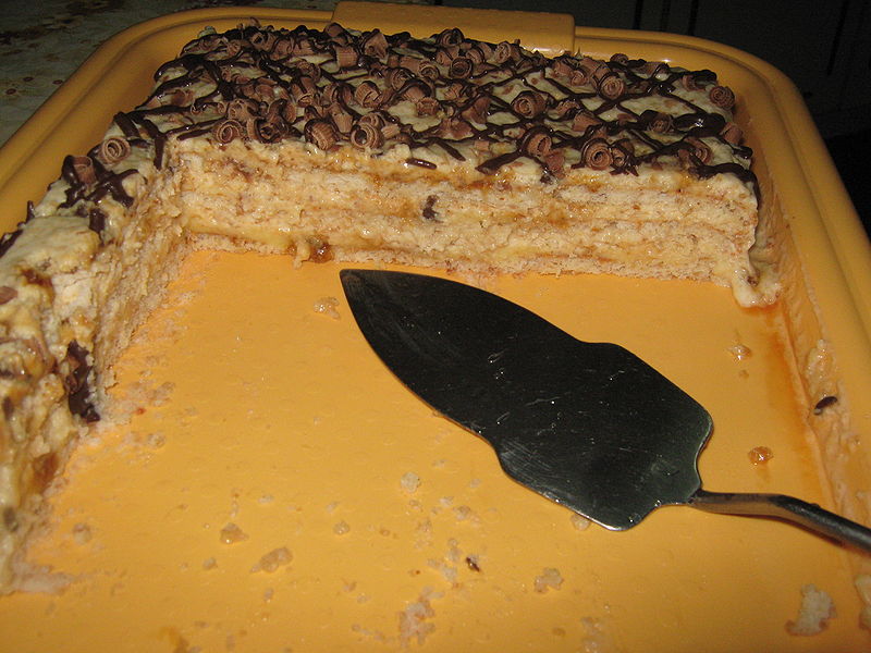 Fisier:Prajitura Egipteana taiata .JPG