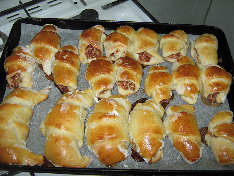 Fisier:Cornurile coapte in tava.JPG