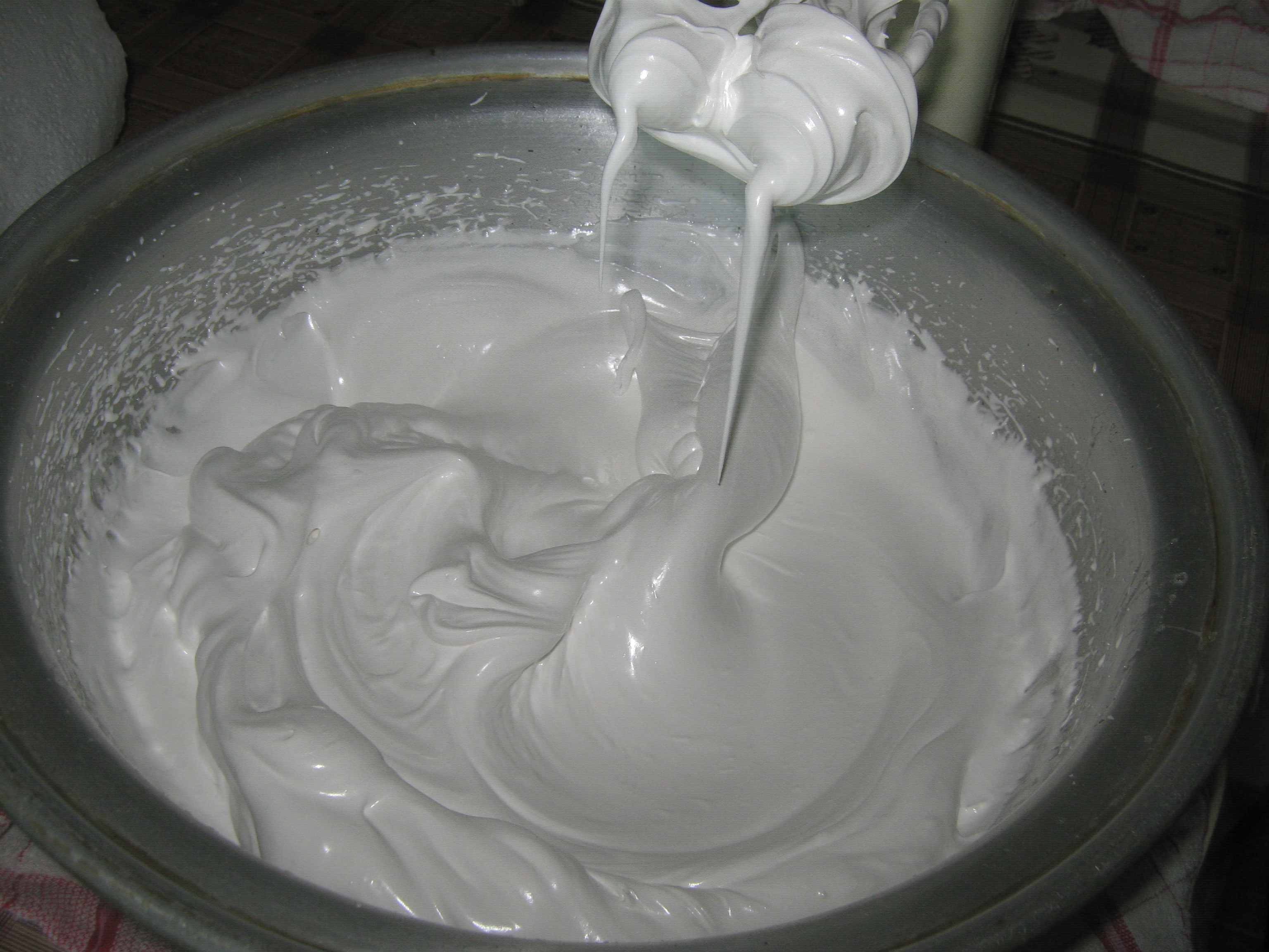 Crema de bezea elvetiana cu unt
