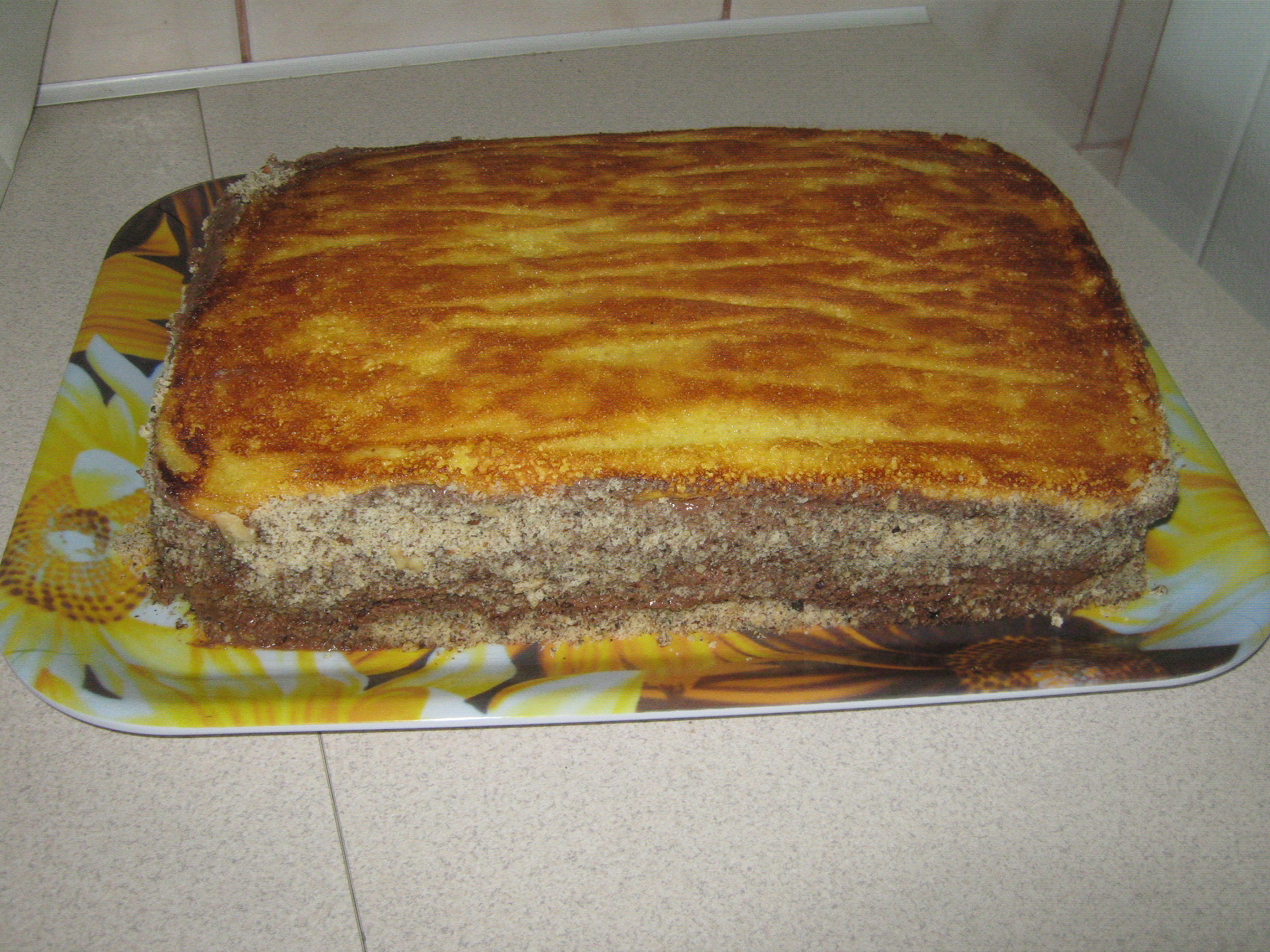 Prajitura/tort cu crema de bezea elvetiana , unt si nuci