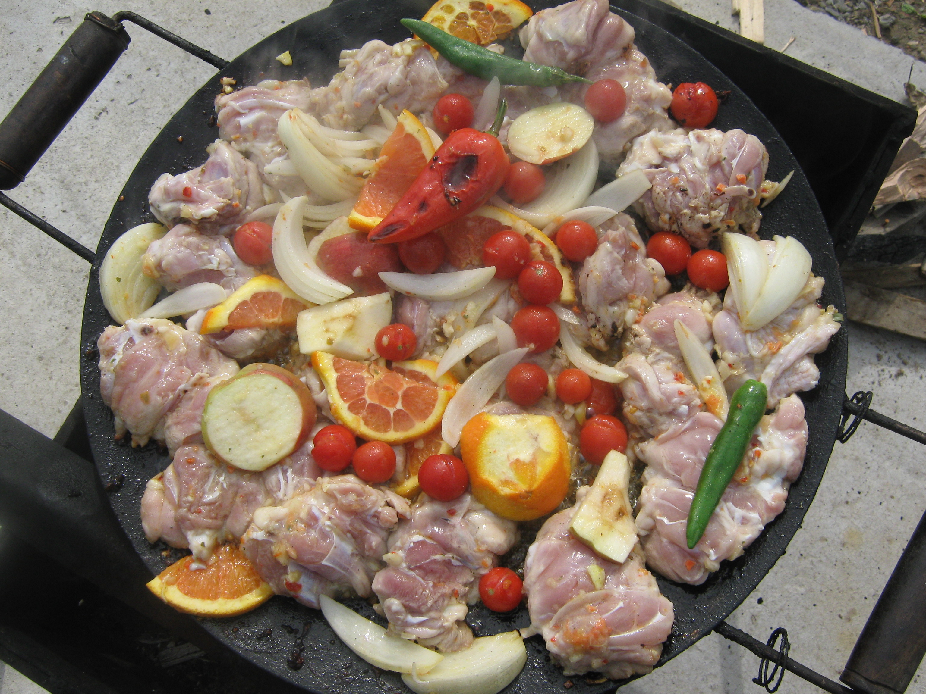 Pulpe de pui cu legume si fructe, la disc