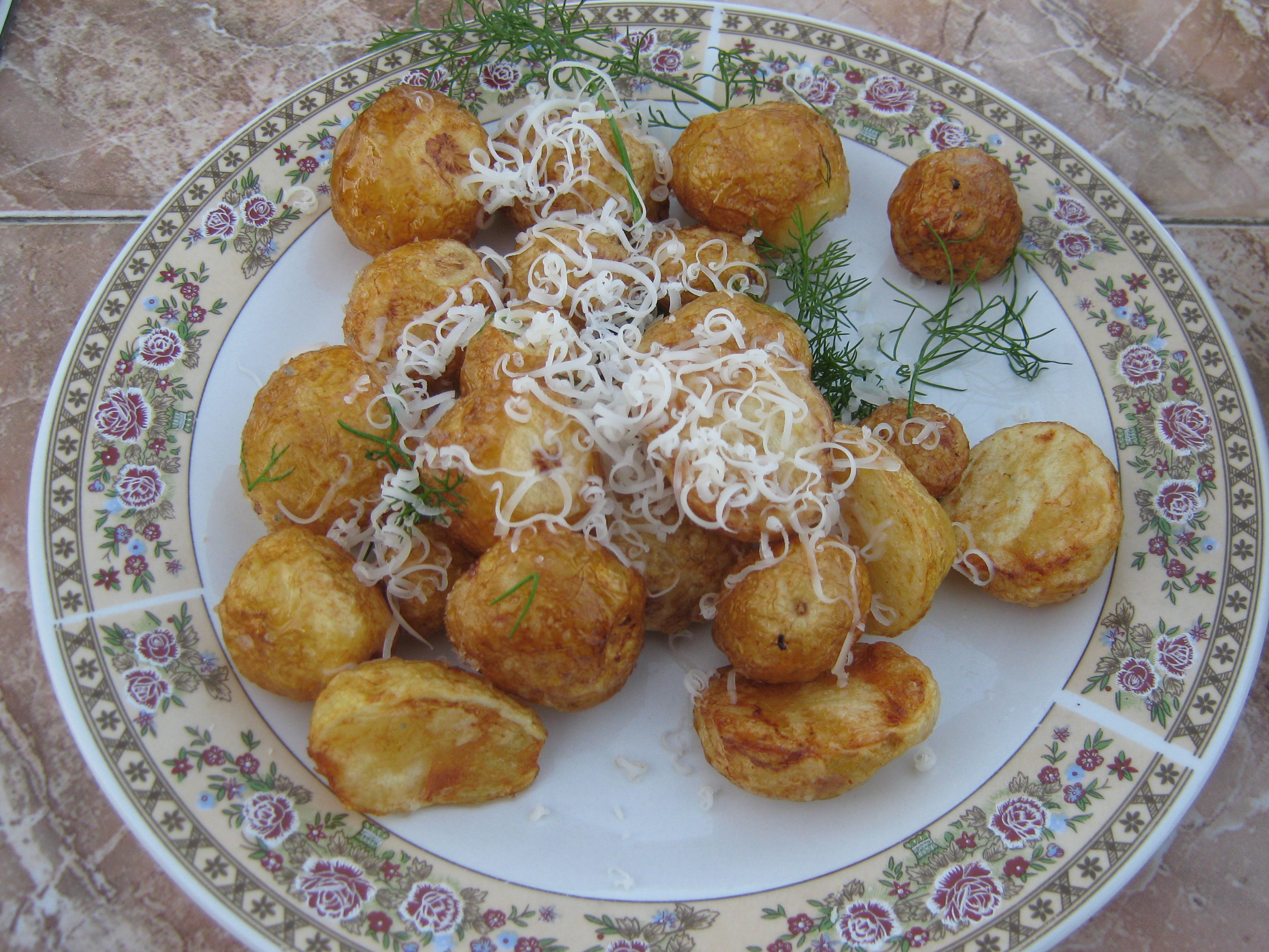 Cartofi noi mici prajiti