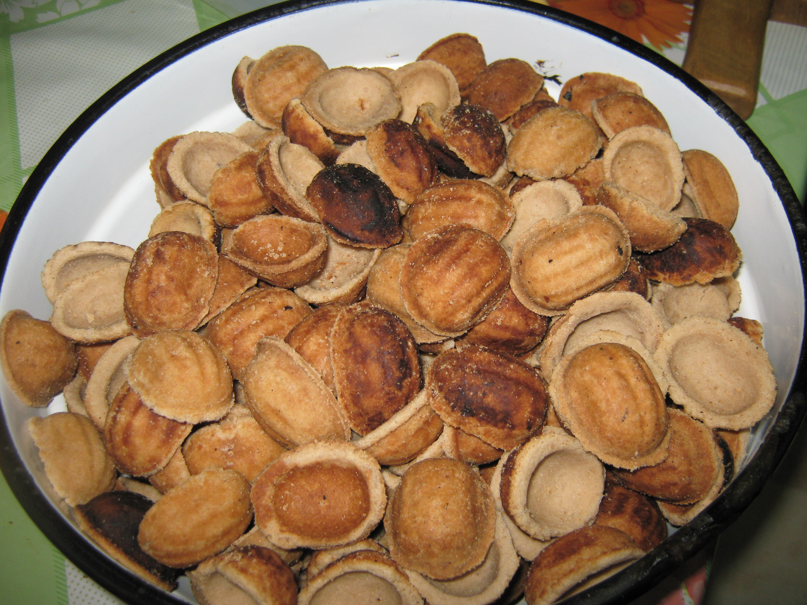 Nuci umplute cu crema