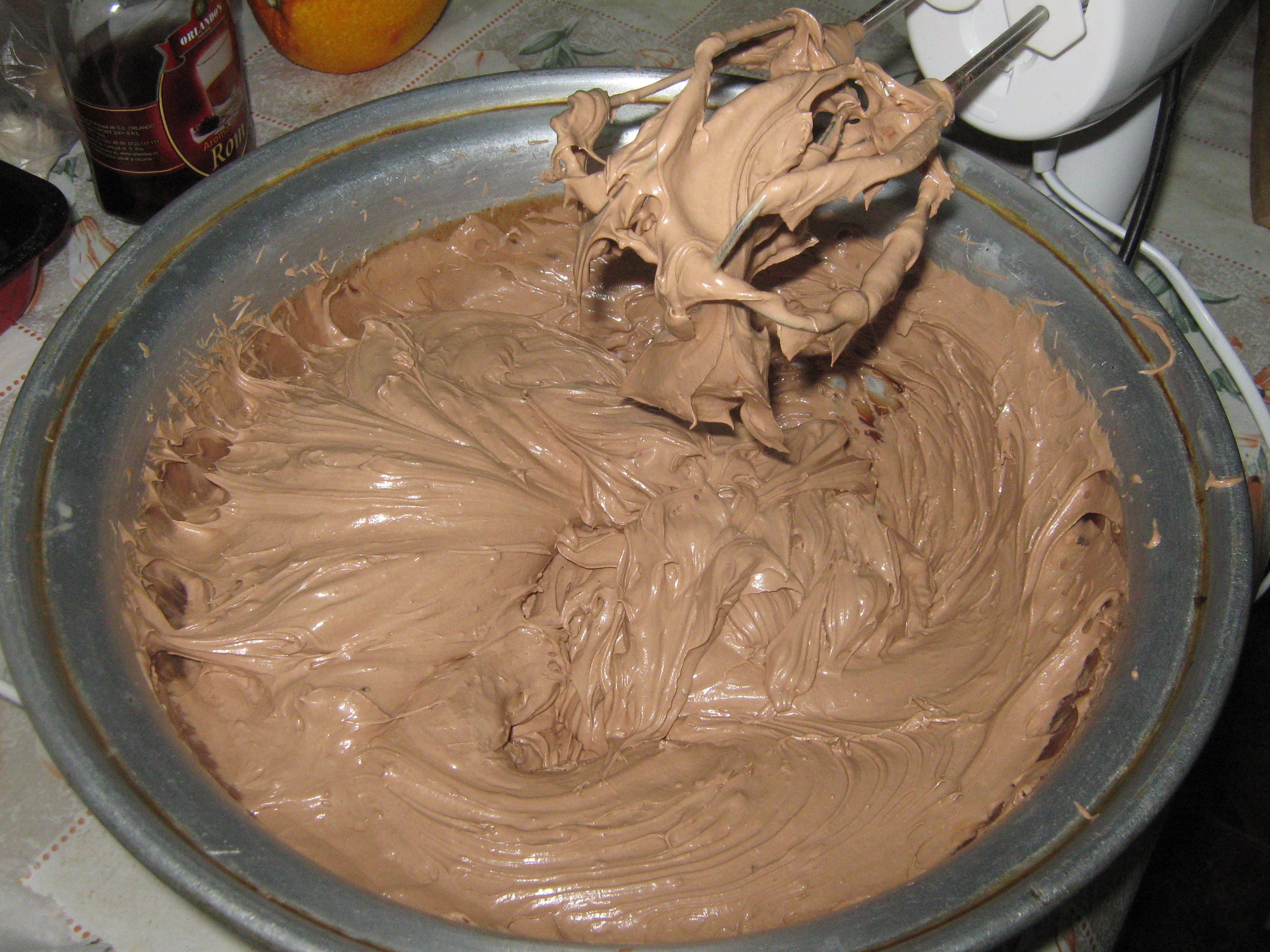 Prajitura cu spuma de ciocolata si glazura de fondant