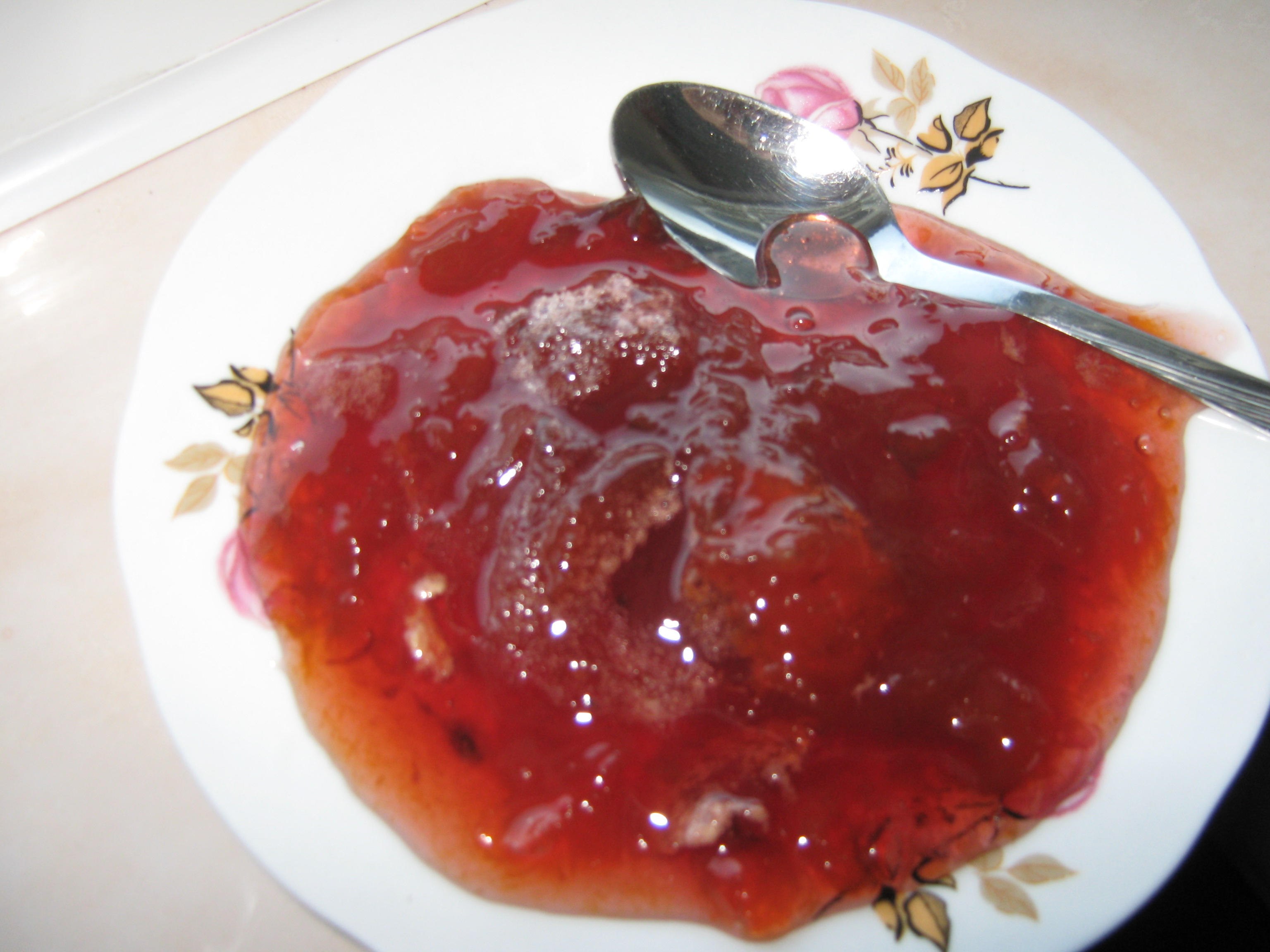 Gem de prune decojite