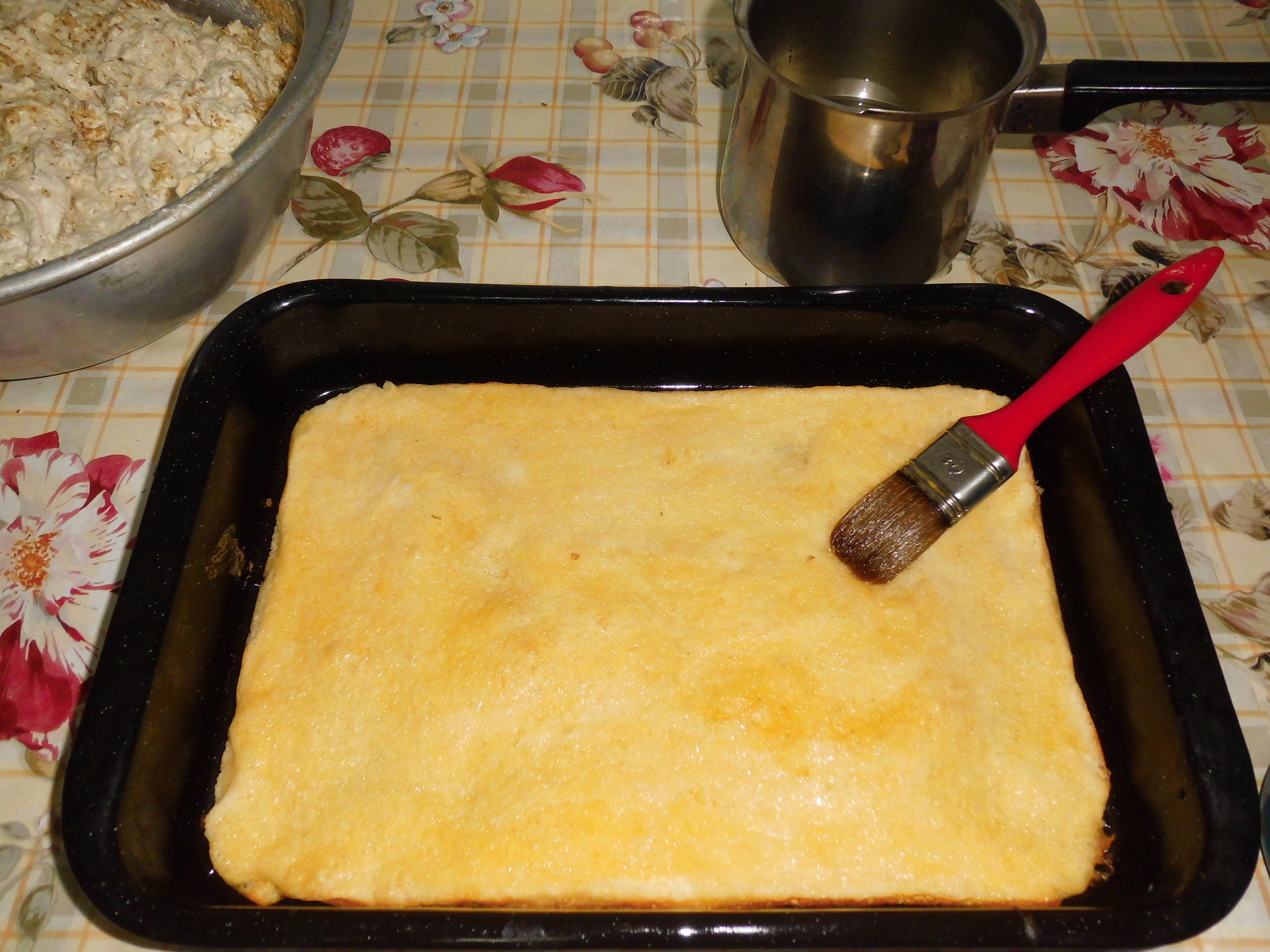 Tort cu crema de bezea elvetiana si glazura de ganaj alb