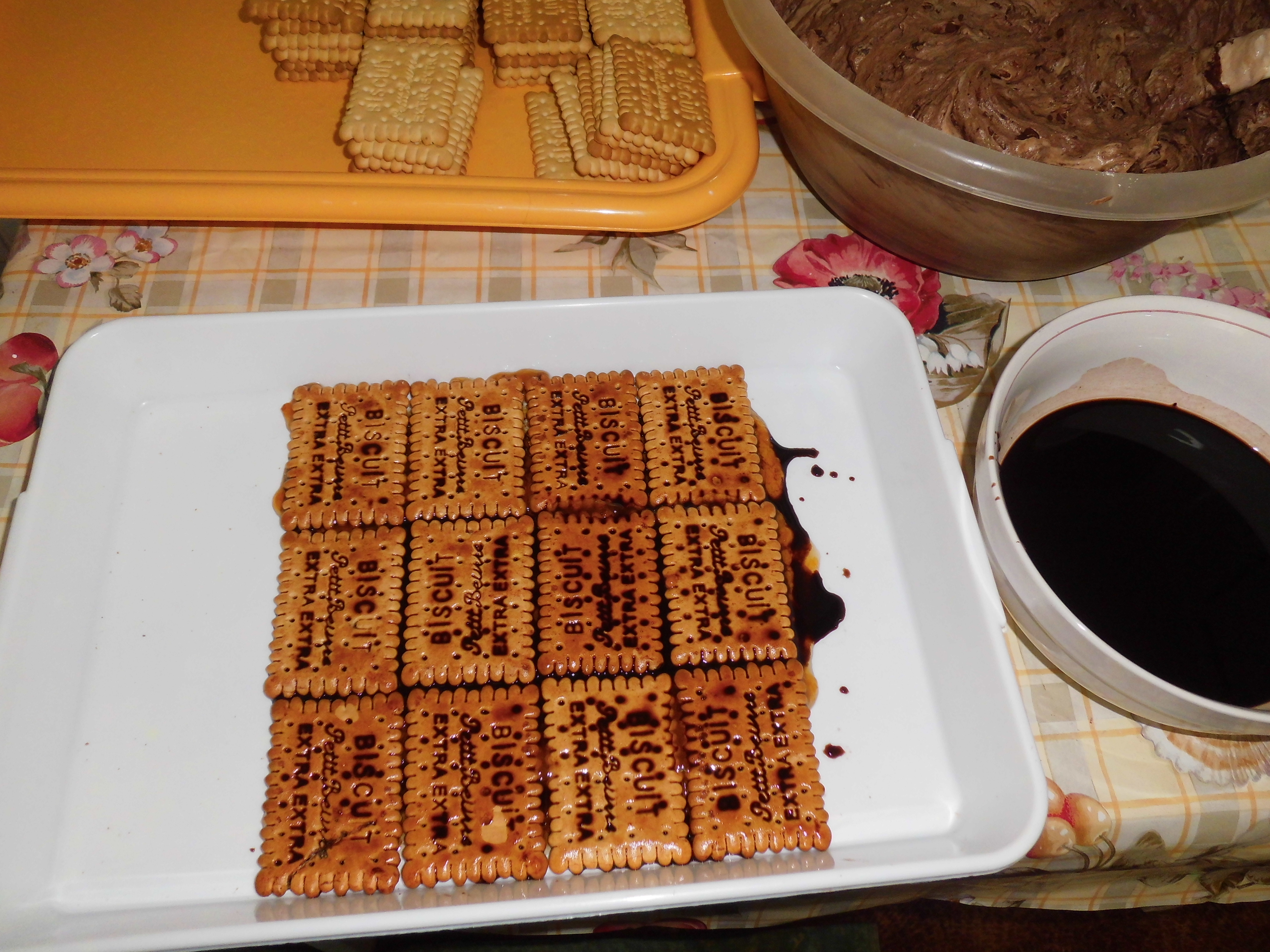Tort fin de biscuiti si crema ganaj de ciocolata