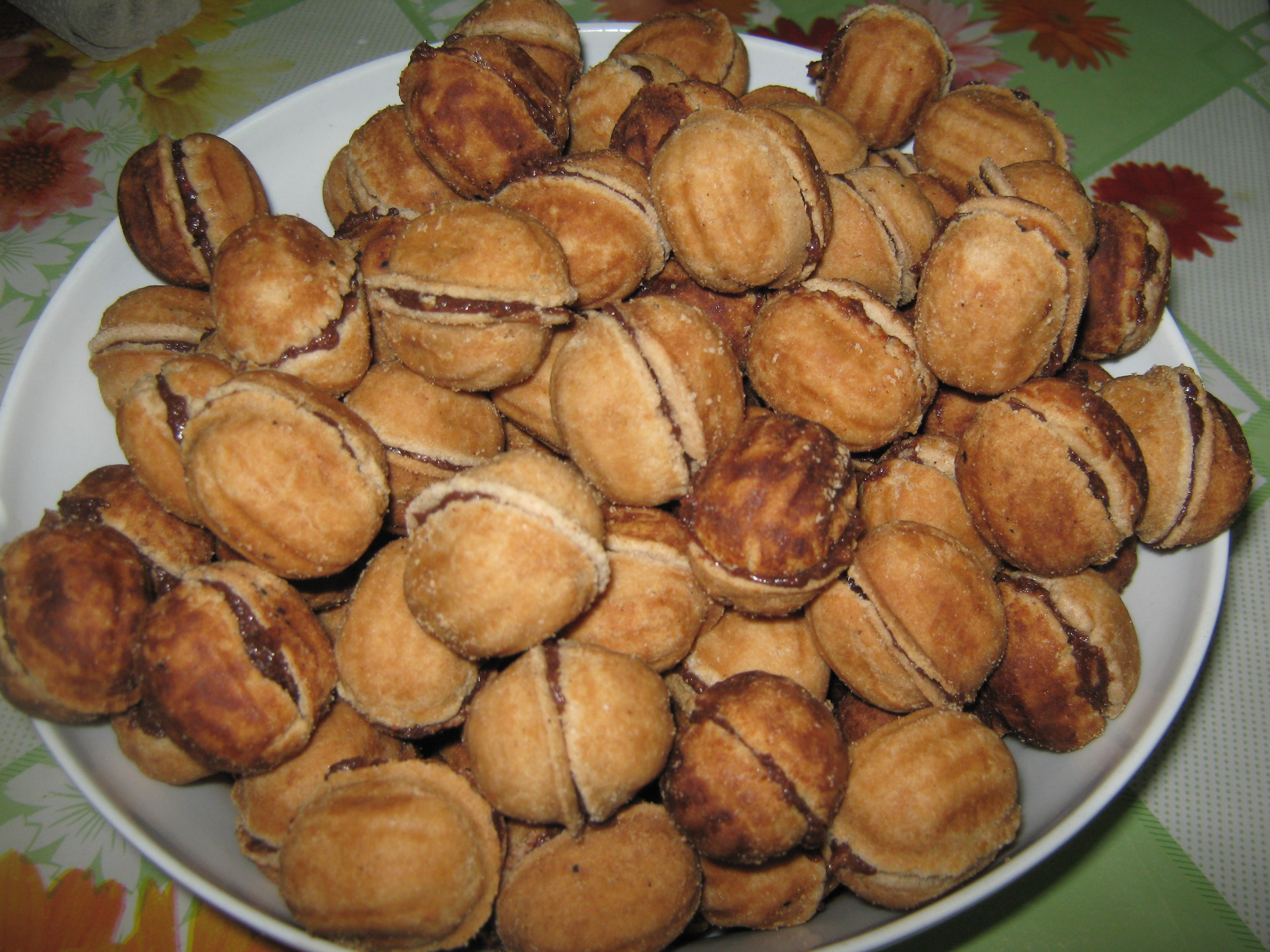 Nuci umplute cu crema