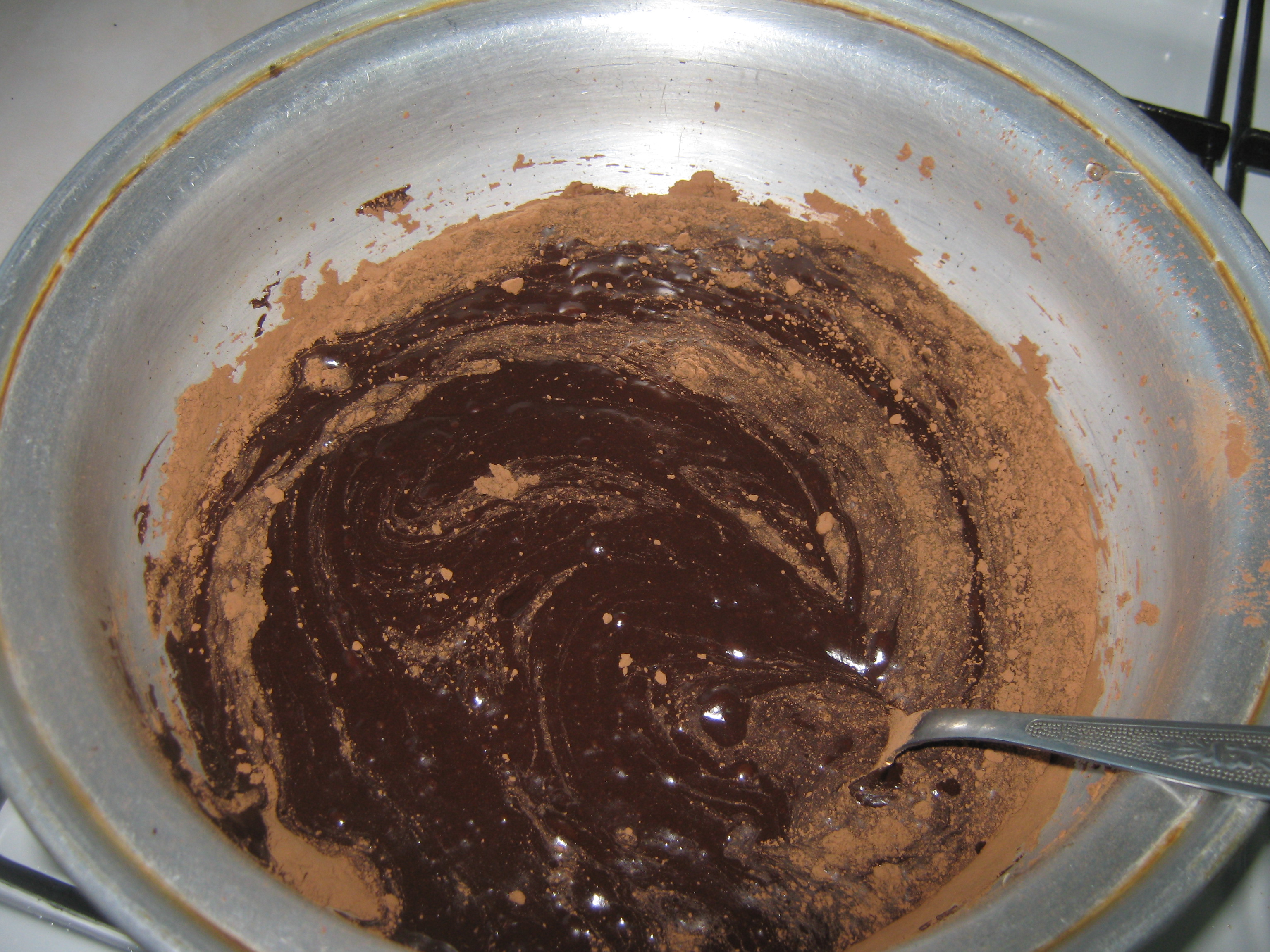 Prajitura cu spuma de ciocolata si glazura de fondant