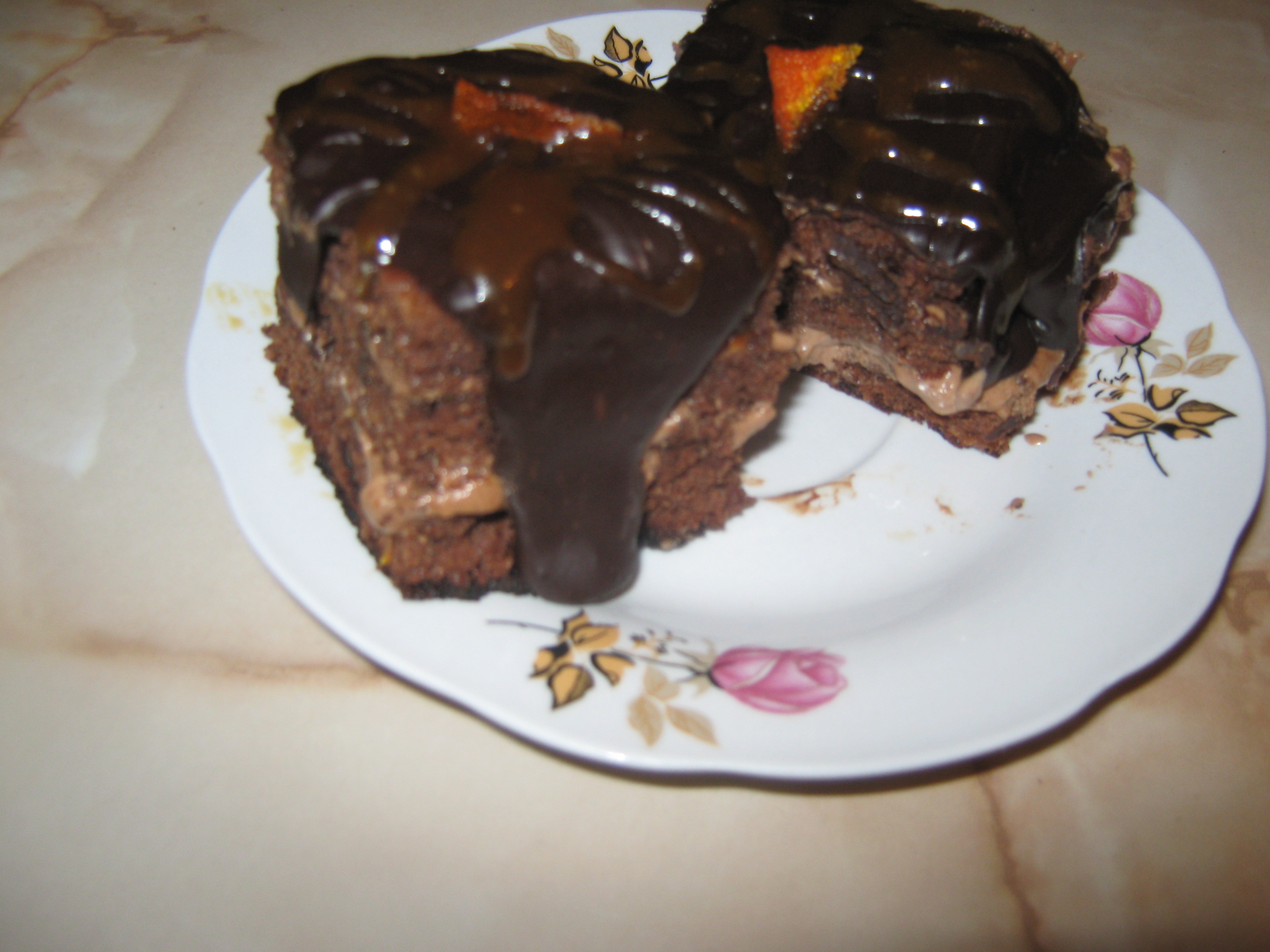 Prajitura cu spuma de ciocolata si glazura de fondant