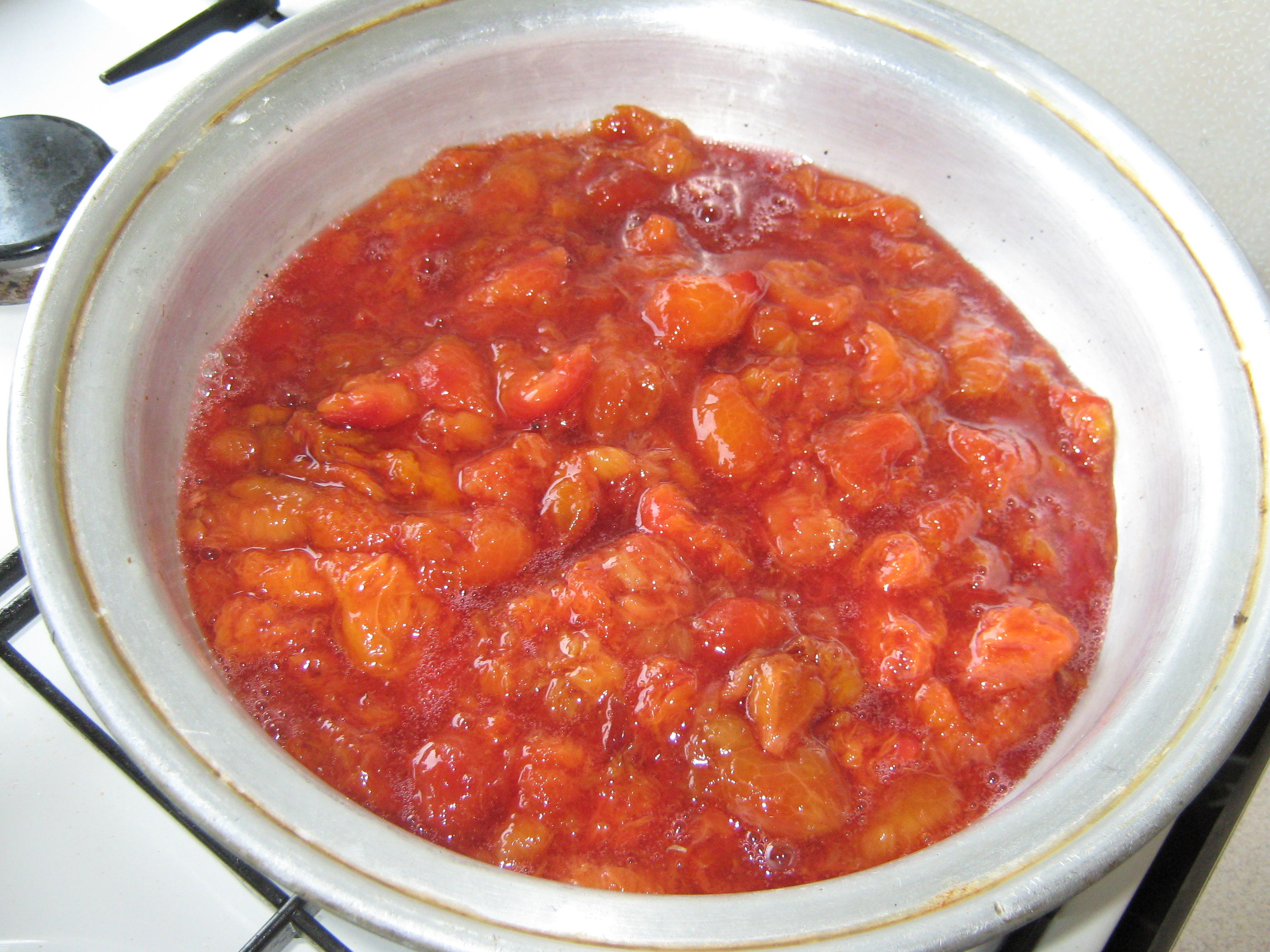 Gem de prune decojite