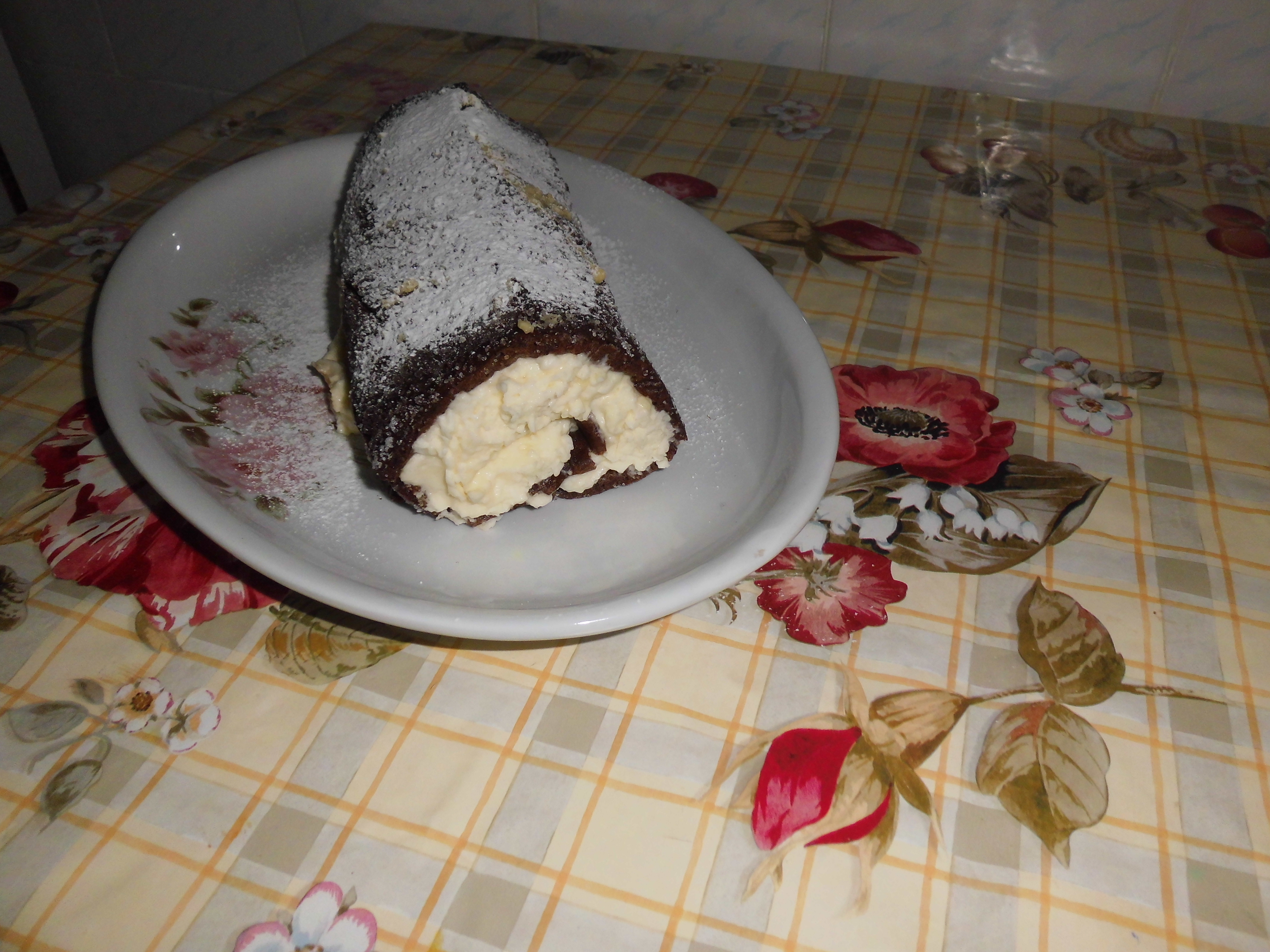 Rulada din pandispan cu cacao si crema ganaj de ciocolata alba