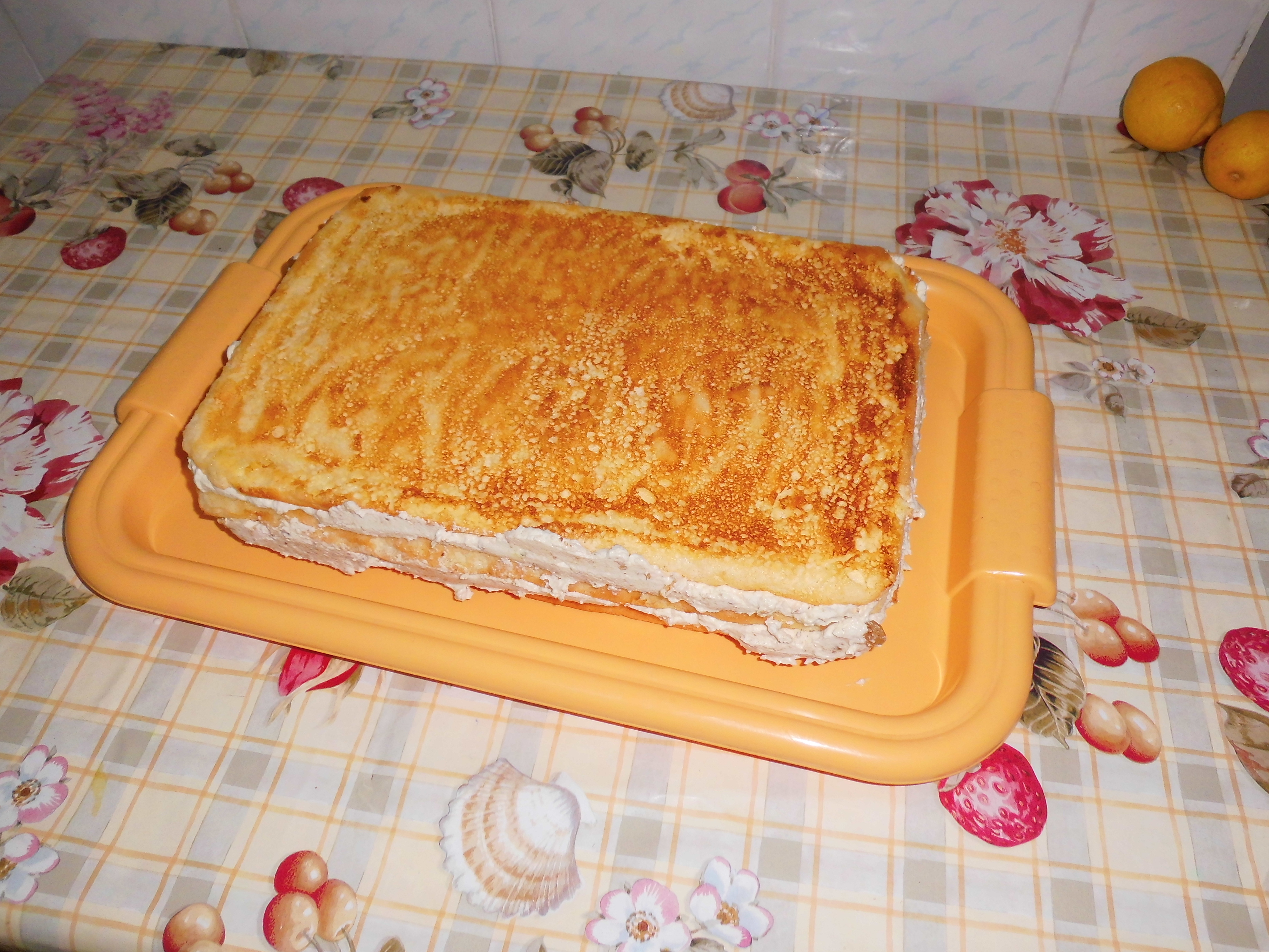 Tort cu crema de bezea elvetiana si glazura de ganaj alb