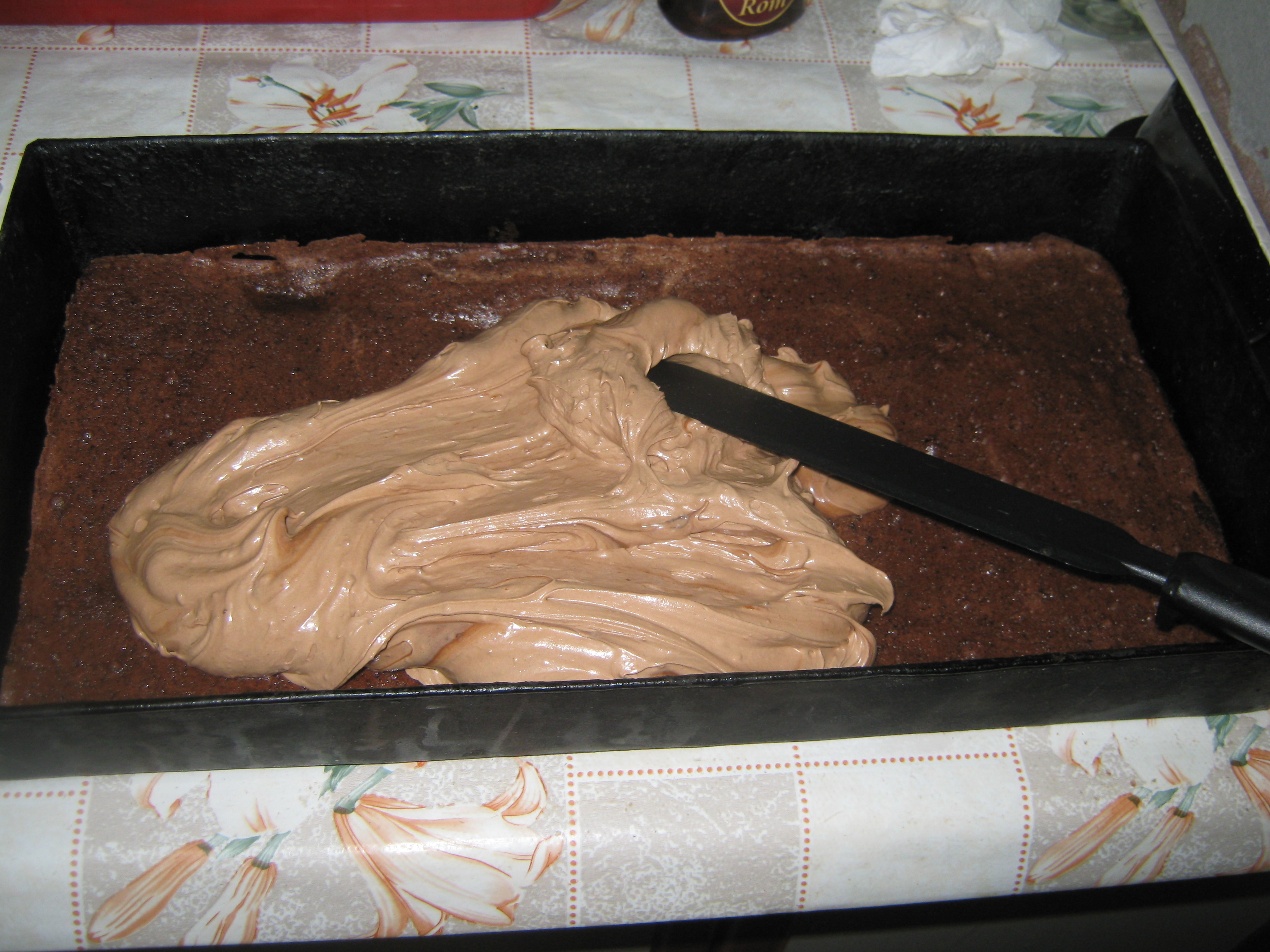 Prajitura cu spuma de ciocolata si glazura de fondant